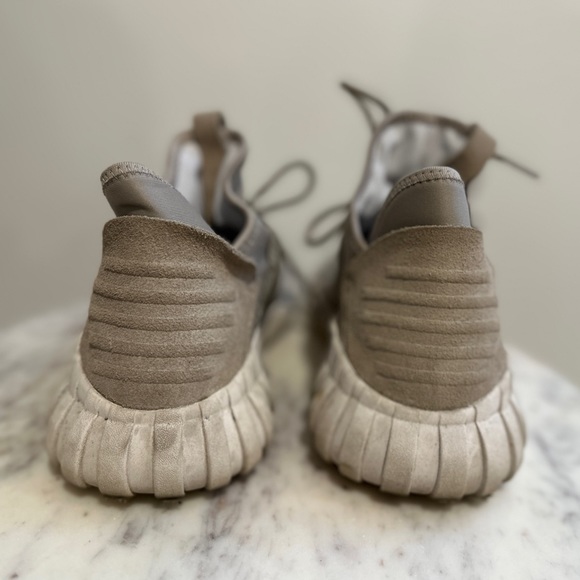 Adidas Women’s Tubular Dawn Sneakers, EUC, Size 8 (Fits a 9W) - Picture 7 of 11